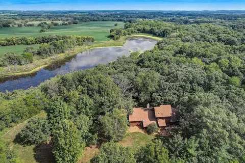 134 Craig Rd, Edgerton, WI 53534