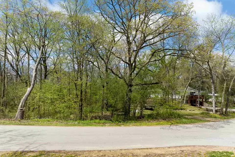 8 9 North Pkwy, Markesan, WI 53946