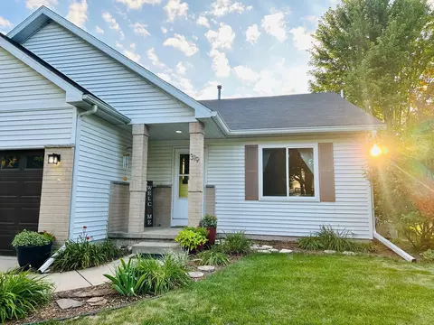 319 Tanglewood Ct, Cottage Grove, WI 53527