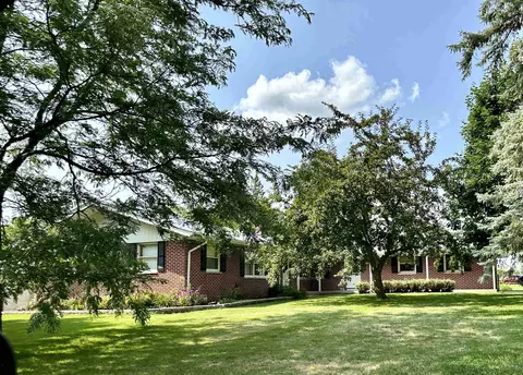 1256 Satinwood Ln, Whitewater, WI 53190