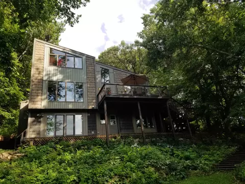 5640 Tall Oaks Rd, Waunakee, WI 53597