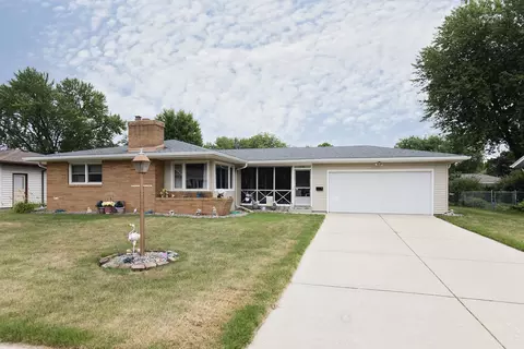 1116 N Claremont Dr, Janesville, WI 53545