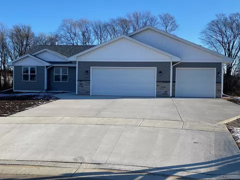 1020 Plum Ct, Janesville, WI 53546