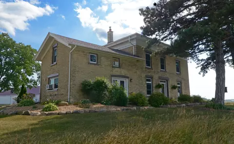 w1605 County Road P, Ixonia, WI 53036