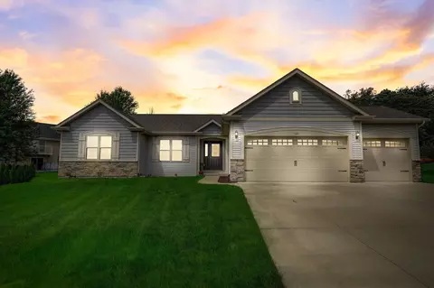 333 Nature Pl, Johnson Creek, WI 53038