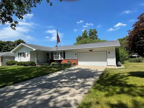 2122 Cedar Pointe Dr, Janesville, WI 53546