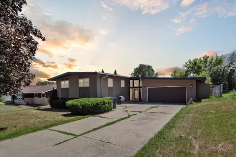 2021 Alexandria Pl, Janesville, WI 53548