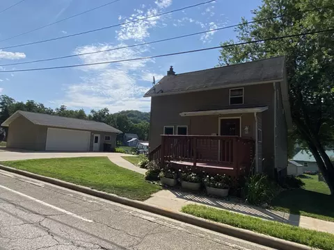 941 Ithaca Rd, Richland Center, WI 53581