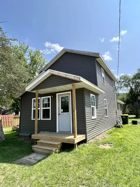 601 Front St, Avoca, WI 53506