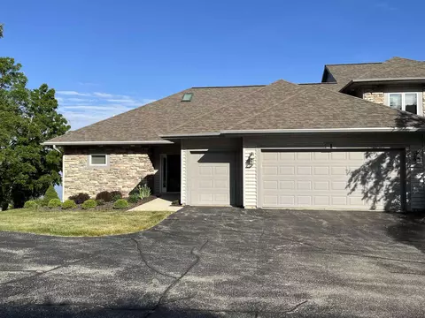 n825 Waubunsee Tr #1, Fort Atkinson, WI 53538