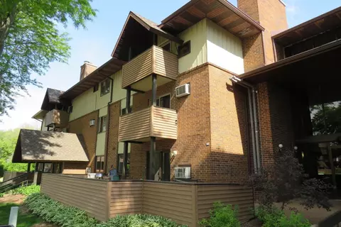 14 Maple Wood Ln #16, Madison, WI 53704