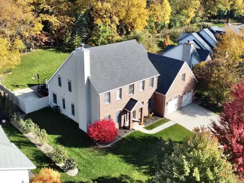 3423 Briar Crest Dr, Janesville, WI 53546