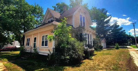 424 Laurel St, Reedsburg, WI 53959