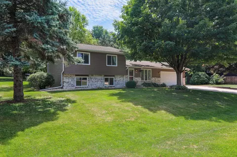 3999 Sunnyvale Dr, Deforest, WI 53532