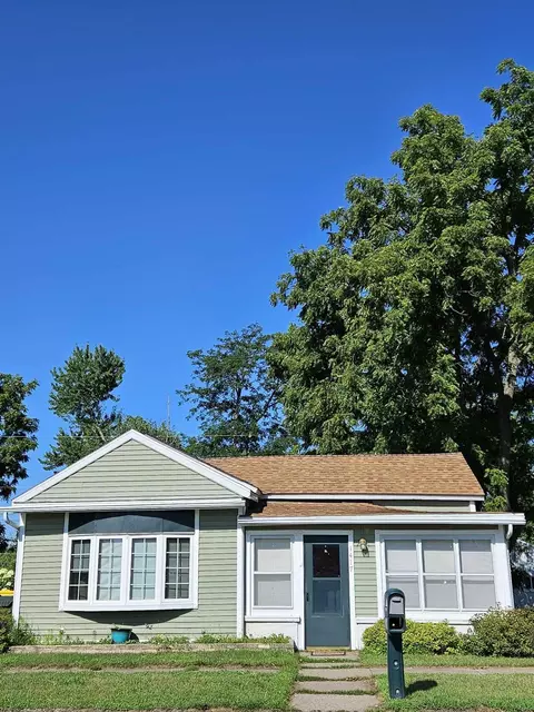 1417 S Beaumont Rd, Prairie Du Chien, WI 53821