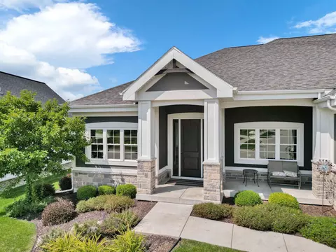 1041 Galway Ave, Waunakee, WI 53597