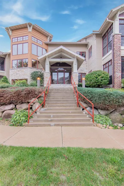 5511 Mcgann Ln #210, Fitchburg, WI 53711