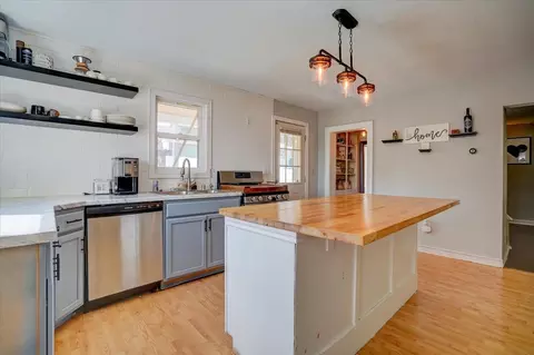 413 5th Ave, New Glarus, WI 53574