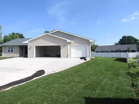 1612 Creston Park Dr, Janesville, WI 53545