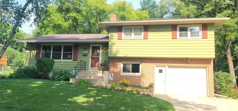 401 Meadowlark Dr, Madison, WI 53714