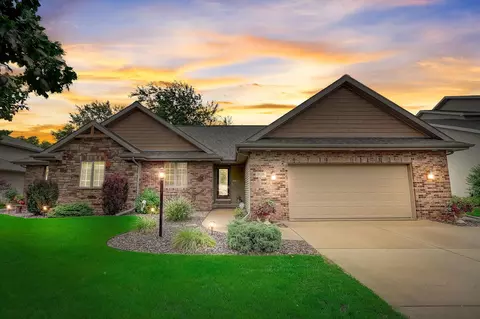 906 N Fairbrook Dr, Waunakee, WI 53597