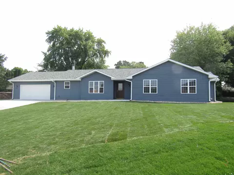 1620 Creston Park Dr, Janesville, WI 53545