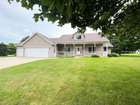 141 Wabeno St, Randolph, WI 53956