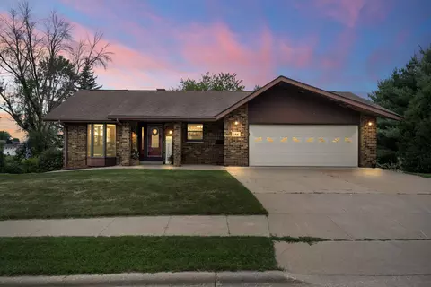166 Droessler Dr, Dickeyville, WI 53808
