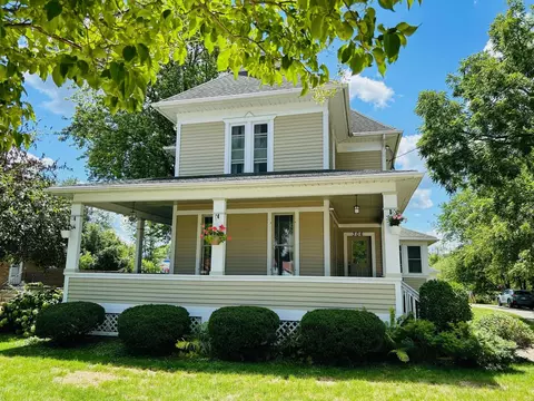 306 W Lake St, Lake Mills, WI 53551