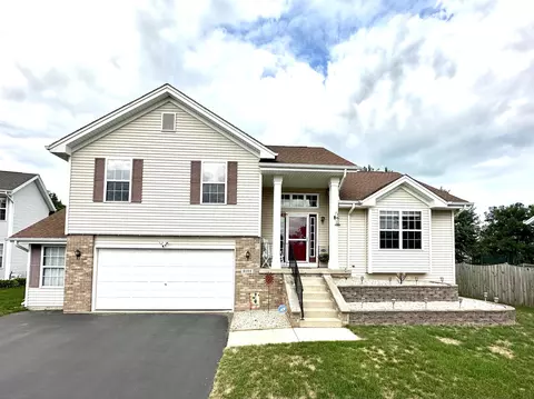 2125 Hayfield Ln, Beloit, WI 53511