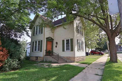 415 Dodge St, Janesville, WI 53548