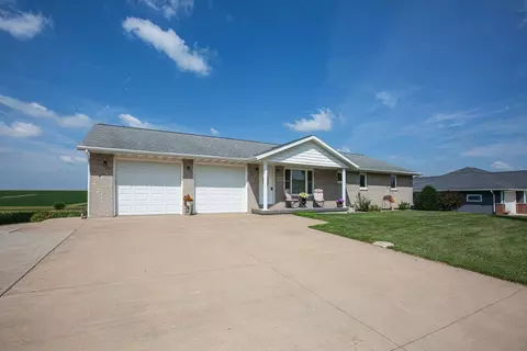 813 S Brandy St, Cuba City, WI 53807