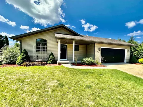 447 Evans Dr, Evansville, WI 53536