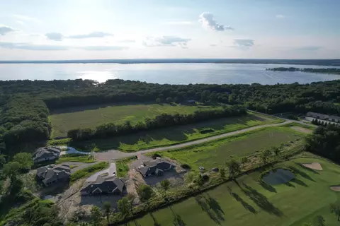 n888 Eagle Ridge Drive, Fort Atkinson, WI 53538