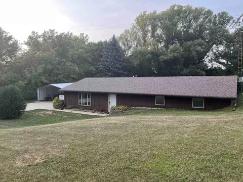 6036 W Fenrick Rd, Janesville, WI 53548