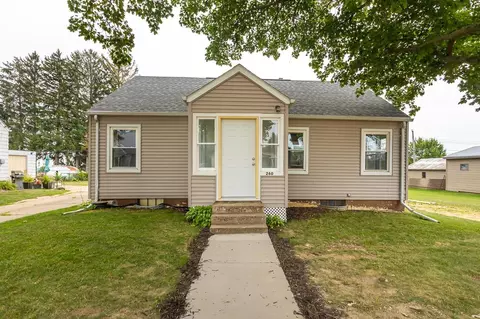 260 N Center St, Dickeyville, WI 53808