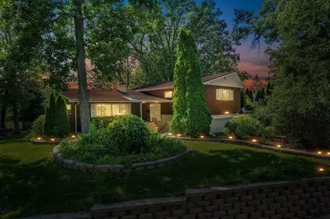 304 Woody Ln, Monona, WI 53716