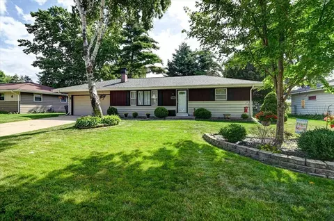 1818 Cottonwood Dr, Janesville, WI 53545