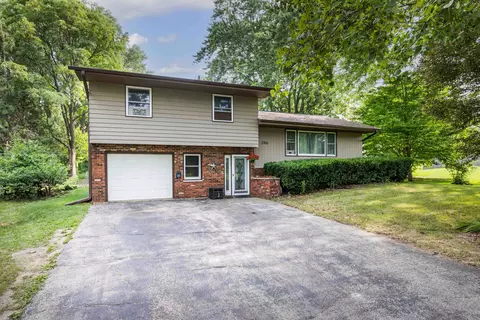 2703 Westchester Cir, Stoughton, WI 53589