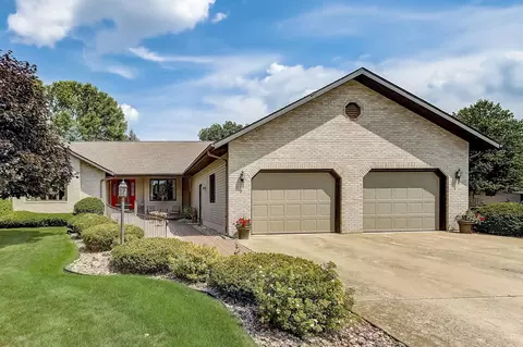 667 Corta Ct, Arlington, WI 53911
