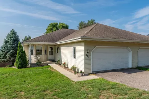 882 Iroquois Cir, Baraboo, WI 53913