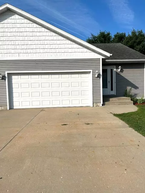 607 Eagle Crest Ct, Prairie Du Sac, WI 53578