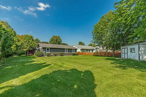 1 Dinauer Ct, Madison, WI 53716