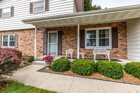 1214 Coral Dr, Sun Prairie, WI 53590