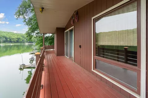 9693 N Blackhawk Dr, Edgerton, WI 53534