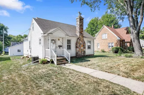 408 10th St, Baraboo, WI 53913
