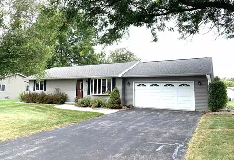 129 Niehoff Dr, Fall River, WI 53932