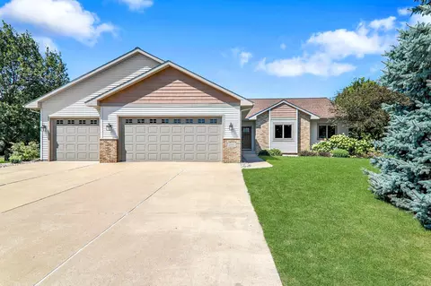 2839 Country Dr, Sun Prairie, WI 53590