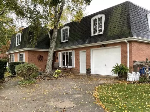 810 Hales Trl, Port Washington, WI 53074
