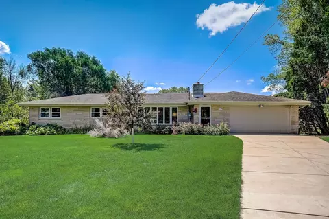 n70w13123 Mary Dale Dr, Menomonee Falls, WI 53051